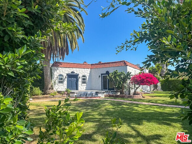 Foto del edificio - 1043 S Plymouth Blvd