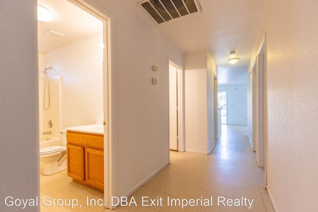 Foto del edificio - 4 br, 2 bath House - 237 E 6th St