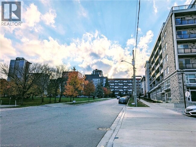 Building Photo - 275F Larch St