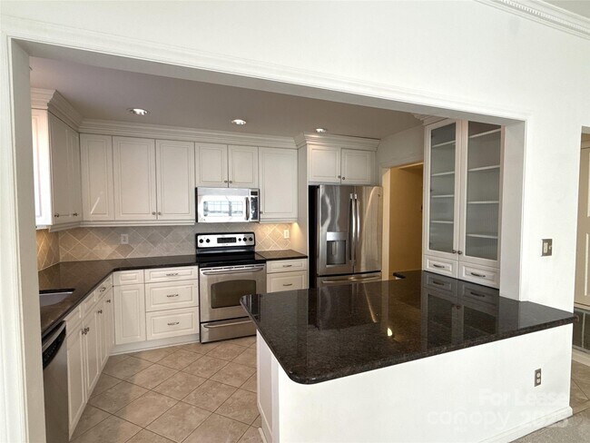 Foto del edificio - 1016 Queens Rd