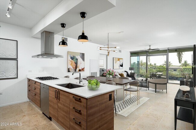 Foto del edificio - 7120 E Kierland Blvd