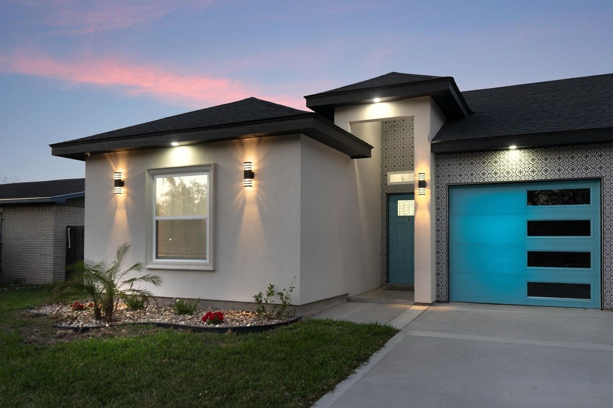 Primary Photo - FOR LEASE - MODERN COMFORT MEETS PRIME LOC...