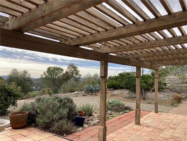 Building Photo - 31035 Pauma Heights Rd