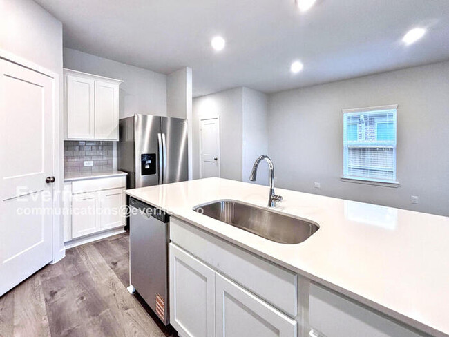 Foto del edificio - 32506 Timber Point Dr