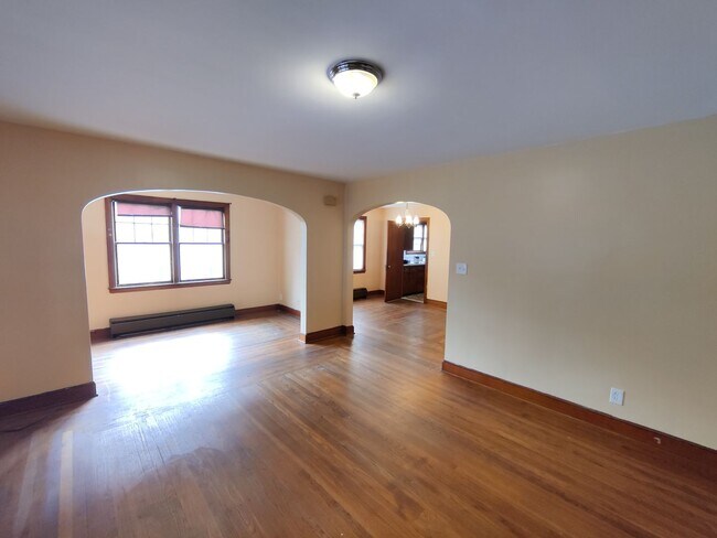 Building Photo - N Main 1617