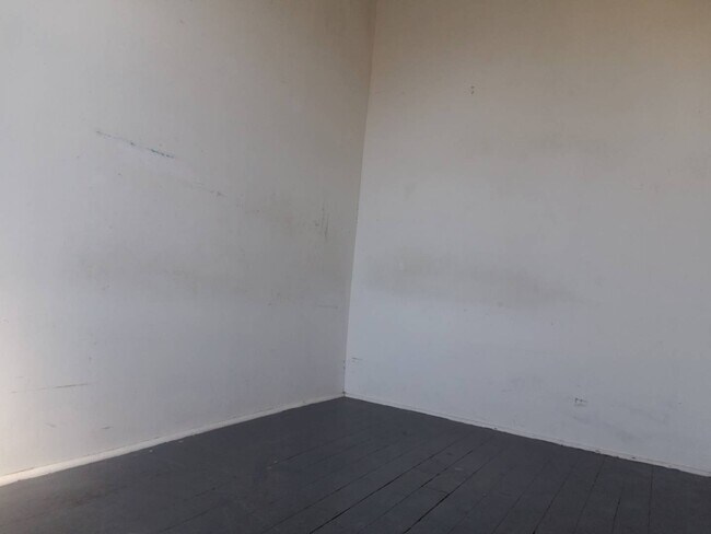 Building Photo - 326 Van Brunt St