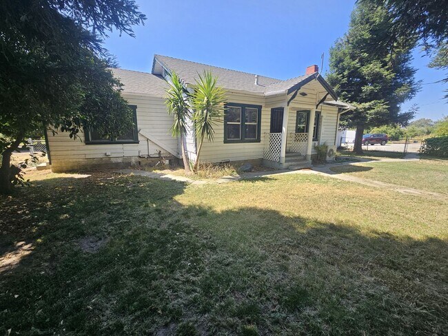 Building Photo - 3 Bedroom 1 Bath House For Rent in Orland!