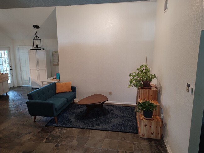 Foto del edificio - 2223 Greencove Ln