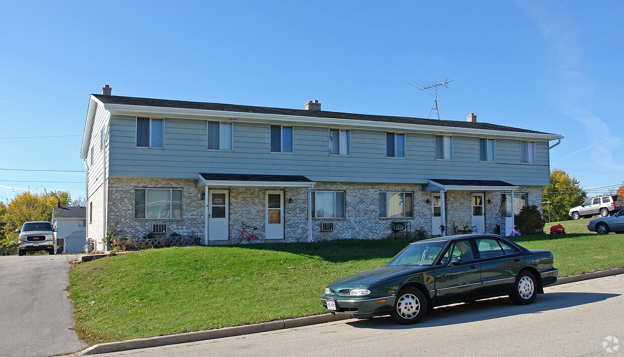 341347 Joan St, Burlington, WI 53105 Apartments in Burlington, WI