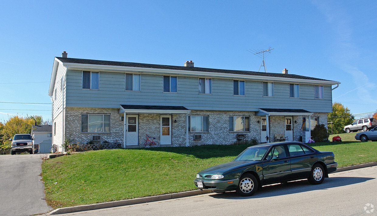 341347 Joan St, Burlington, WI 53105 Apartments in Burlington, WI