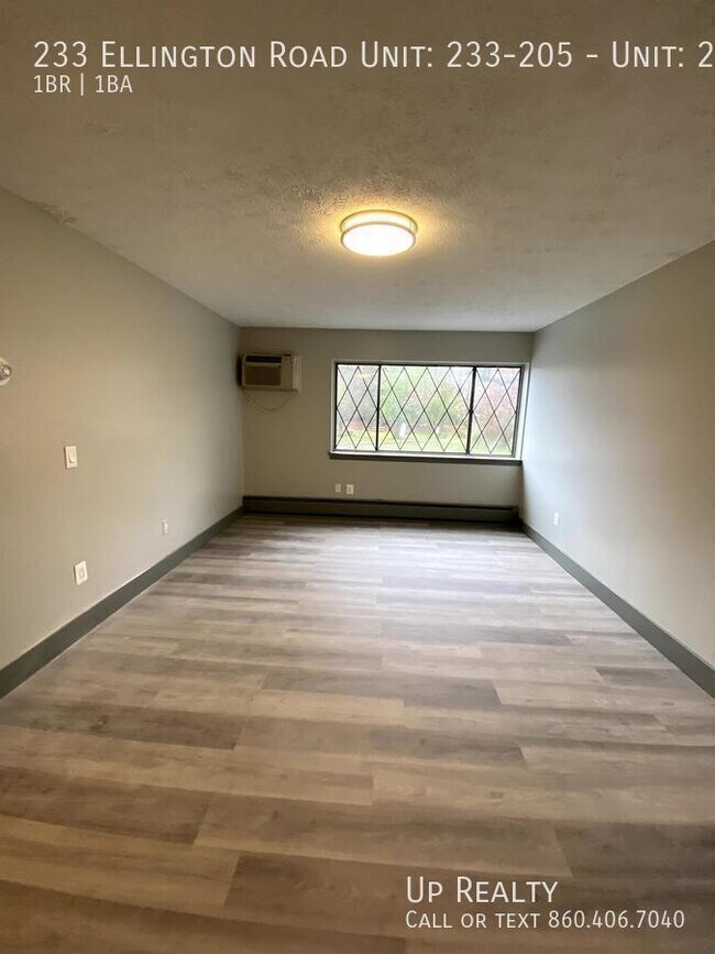 Foto del edificio - 233 Ellington Rd
