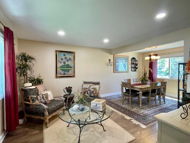 Foto del edificio - 1725 Drake Ct
