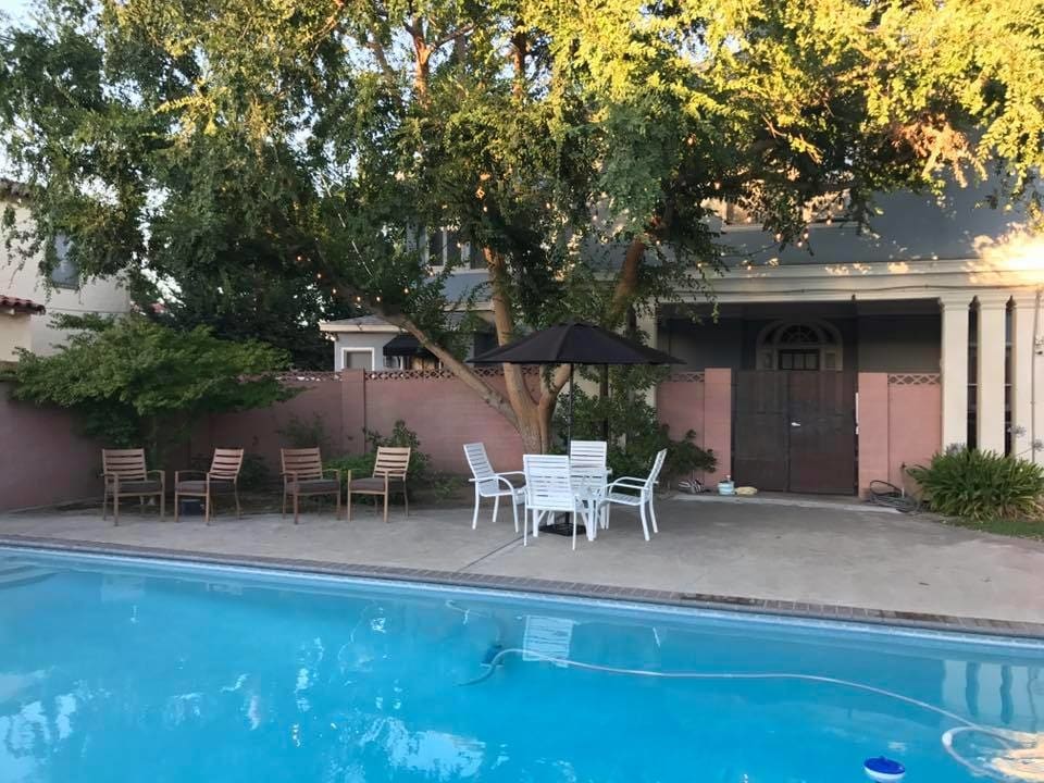 Sparkling pool - 1464 N Wishon Ave