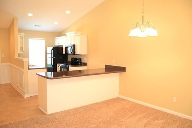 Building Photo - Cute 2 Bedroom Townhouse - Close to Shopping & Restaurants! Near I-20 and Washington Rd