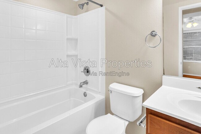 Foto del edificio - 16916 Hutchins Landing