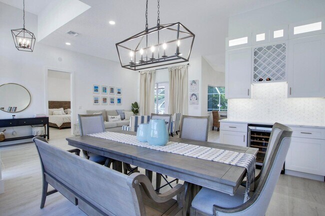 Building Photo - 519 N Cypress Dr
