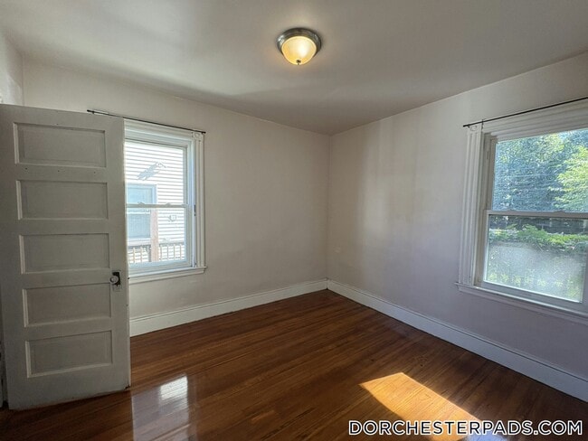 Building Photo - 6 Taft St