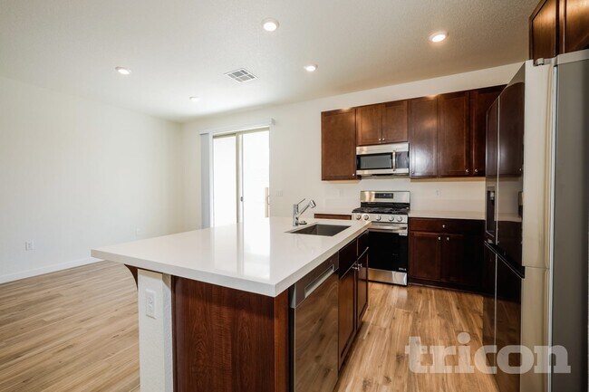 Foto del edificio - 2435 Snowbrush Ct