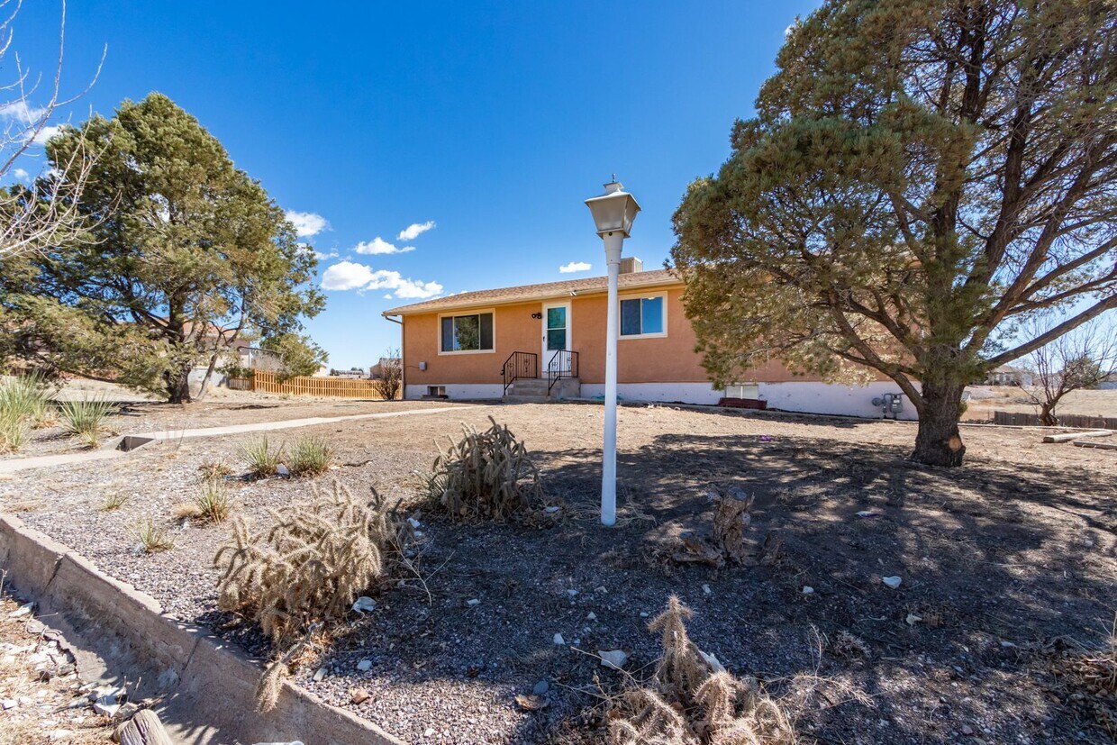 Foto principal - Spacious Ranch in Pueblo West!