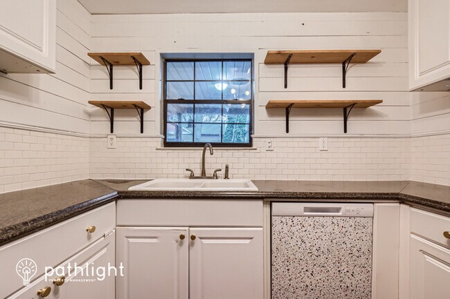 Building Photo - 704 W Jefferson Street, Waxahachie, TX, 75165