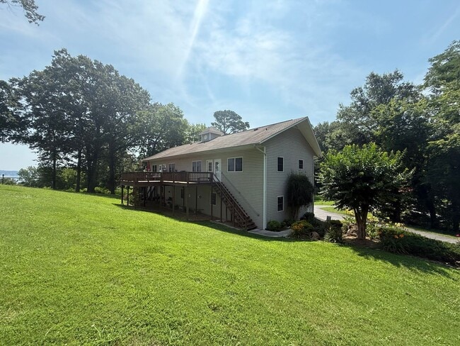 Building Photo - 1526 Circle Dr