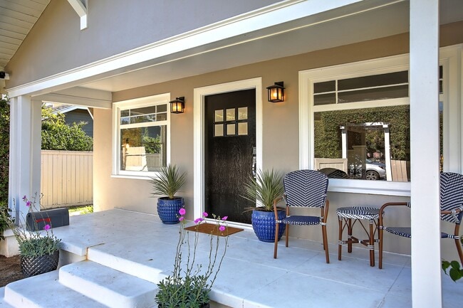 Building Photo - 1935 Bath St