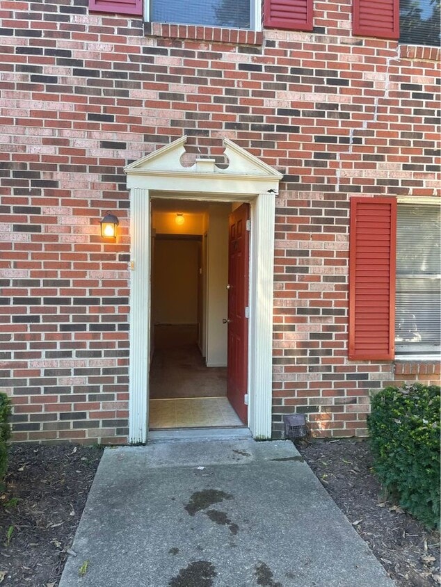 Primary Photo - 100 Willis Manor Dr