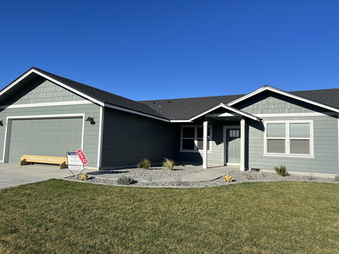 Primary Photo - 105 SW Eagle Dr