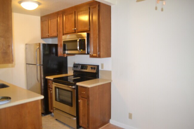Kitchen - 5546 Makati Cir
