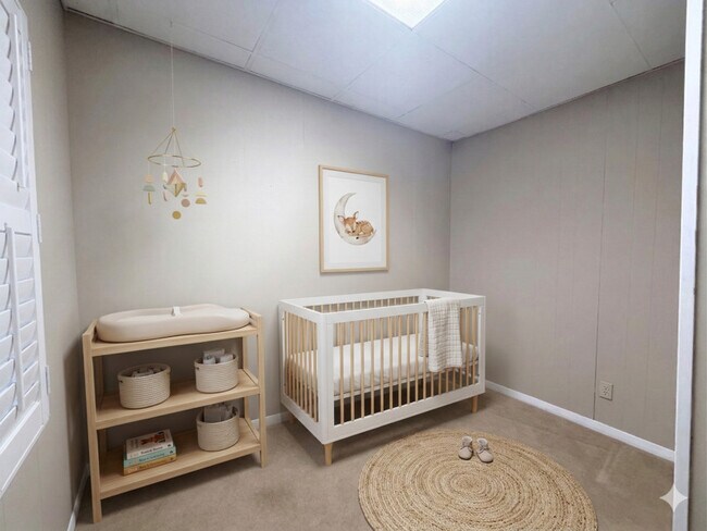 Building Photo - 70 Poulette St