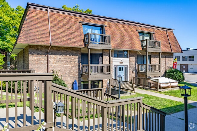 Building Photo - Emberwood Apartments