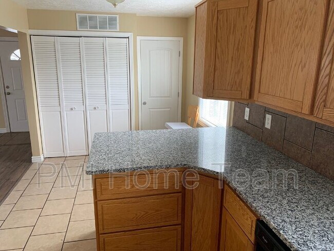 Building Photo - 174 E 4400 S