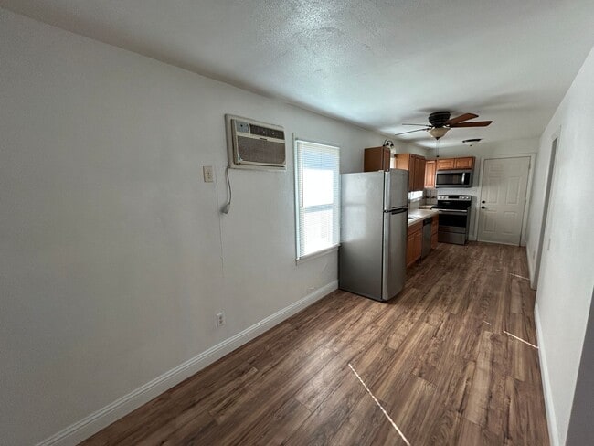 Foto del edificio - Why rent an apartment when you could have ...