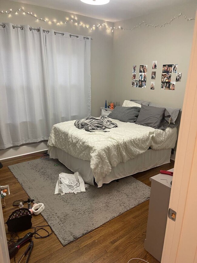 Building Photo - Charming 3 Bedroom 10 Minutes from City Ce...