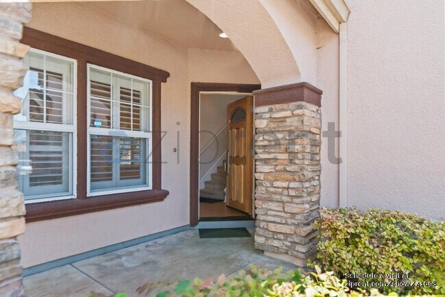 Foto del edificio - 742 Creekside Ct
