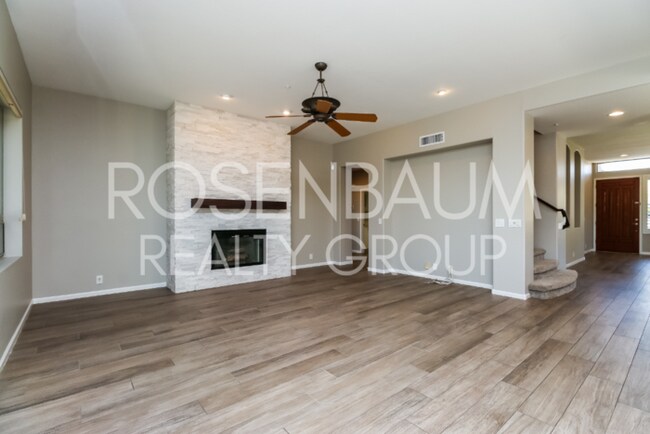 Building Photo - Stunning 4-beds plus bonus room with Breat...