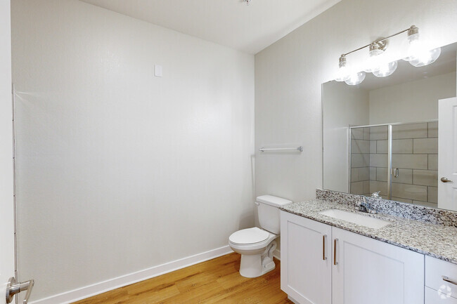 1BR, 1BA 694SF - Baño - Madison Shores