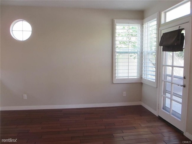 Building Photo - 3 br, 2.5 bath House - 21 Comiso