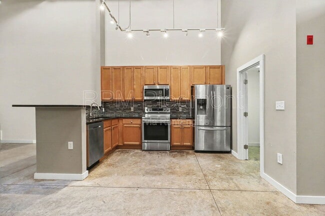 Building Photo - 174 Chester Ave SE