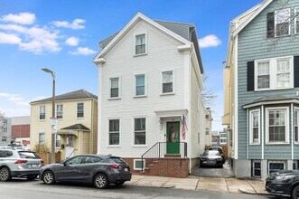 Building Photo - 339 W 3rd St