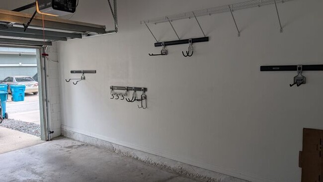 Building Photo - Two Bedrooms with floor plan at the same level and one car garage.