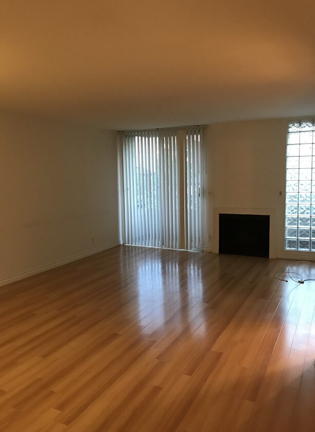 Primary Photo - 405 S Wilton Pl