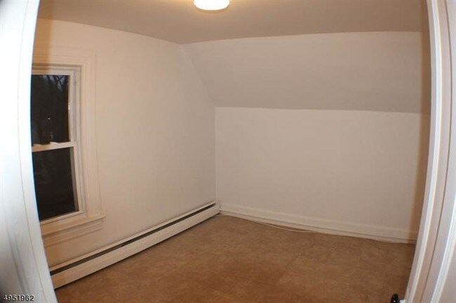 Foto del edificio - 13 Clinton Rd