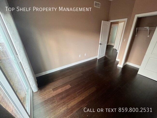 Building Photo - Beautiful 2 Bedroom Downtown!