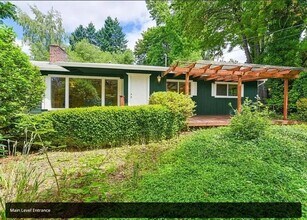 Building Photo - 9938 SW Terwilliger Blvd