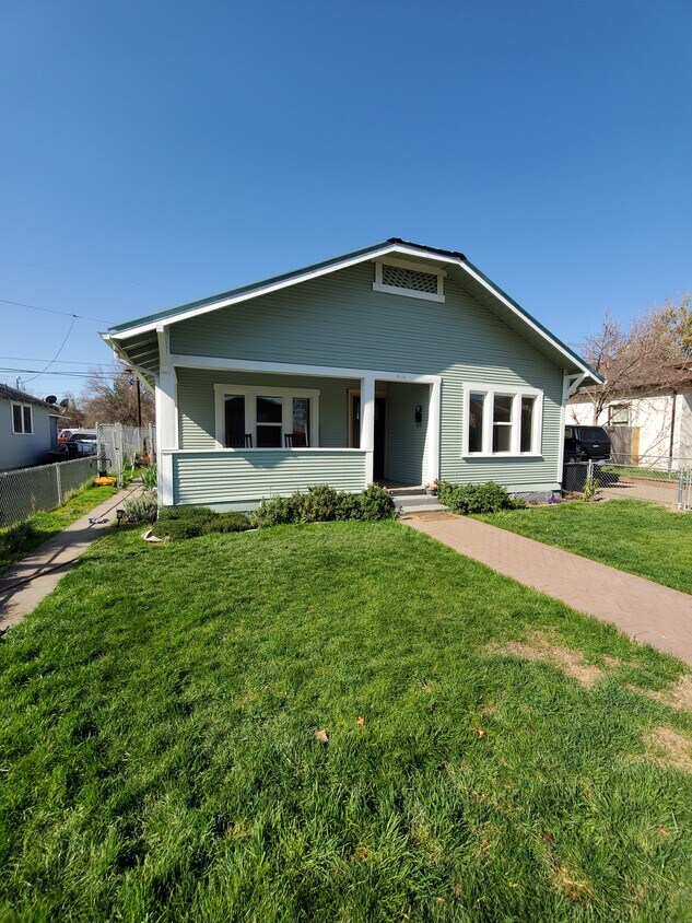 Primary Photo - 416 S Grape St