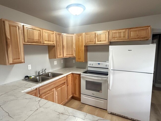 Building Photo - BRANDY NEW REMODEL