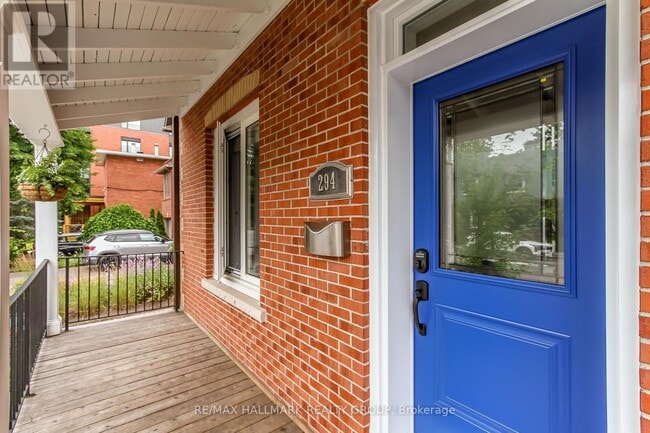 Building Photo - 294 Crichton St