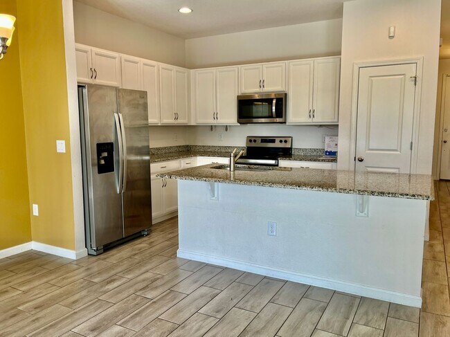 Foto del edificio - 421 Disa Dr