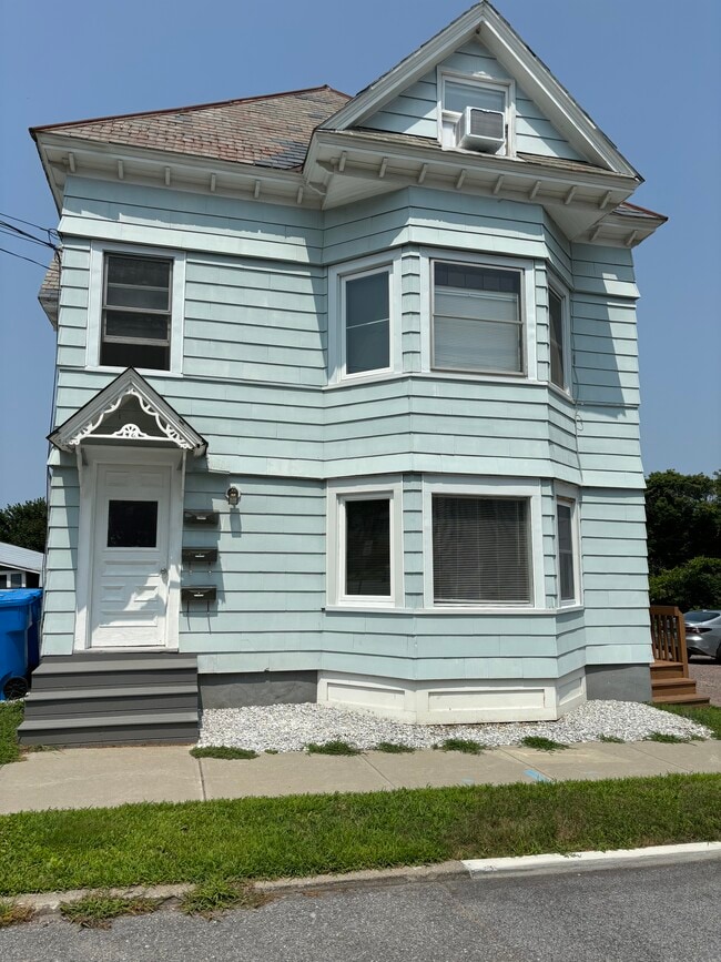 Building Photo - 46 Chase St